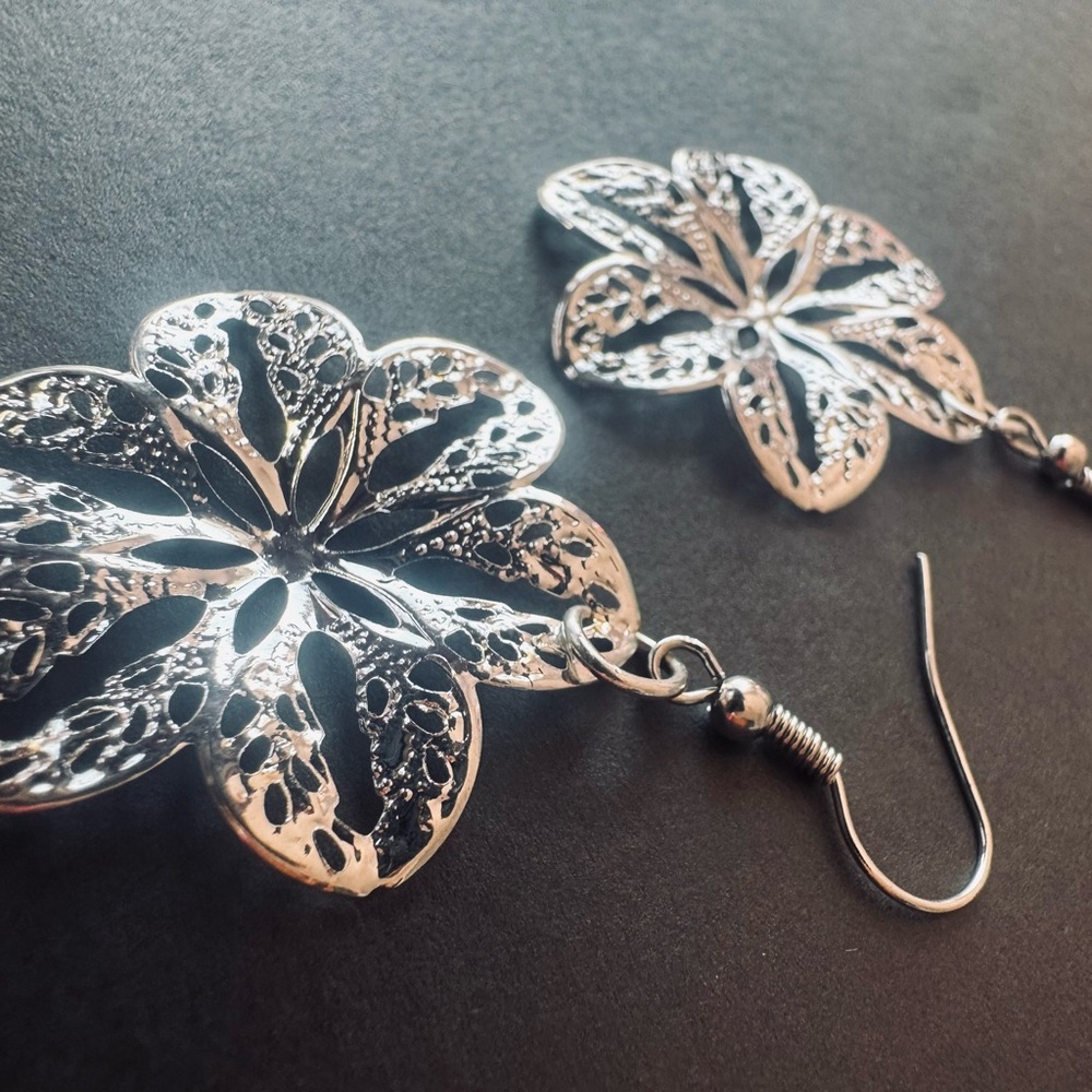 Silver Filigree Floral Earrings